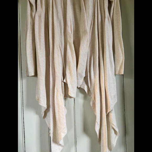 Beautiful, soft open draped Mac &Jack cardigan! - Picture 5 of 8